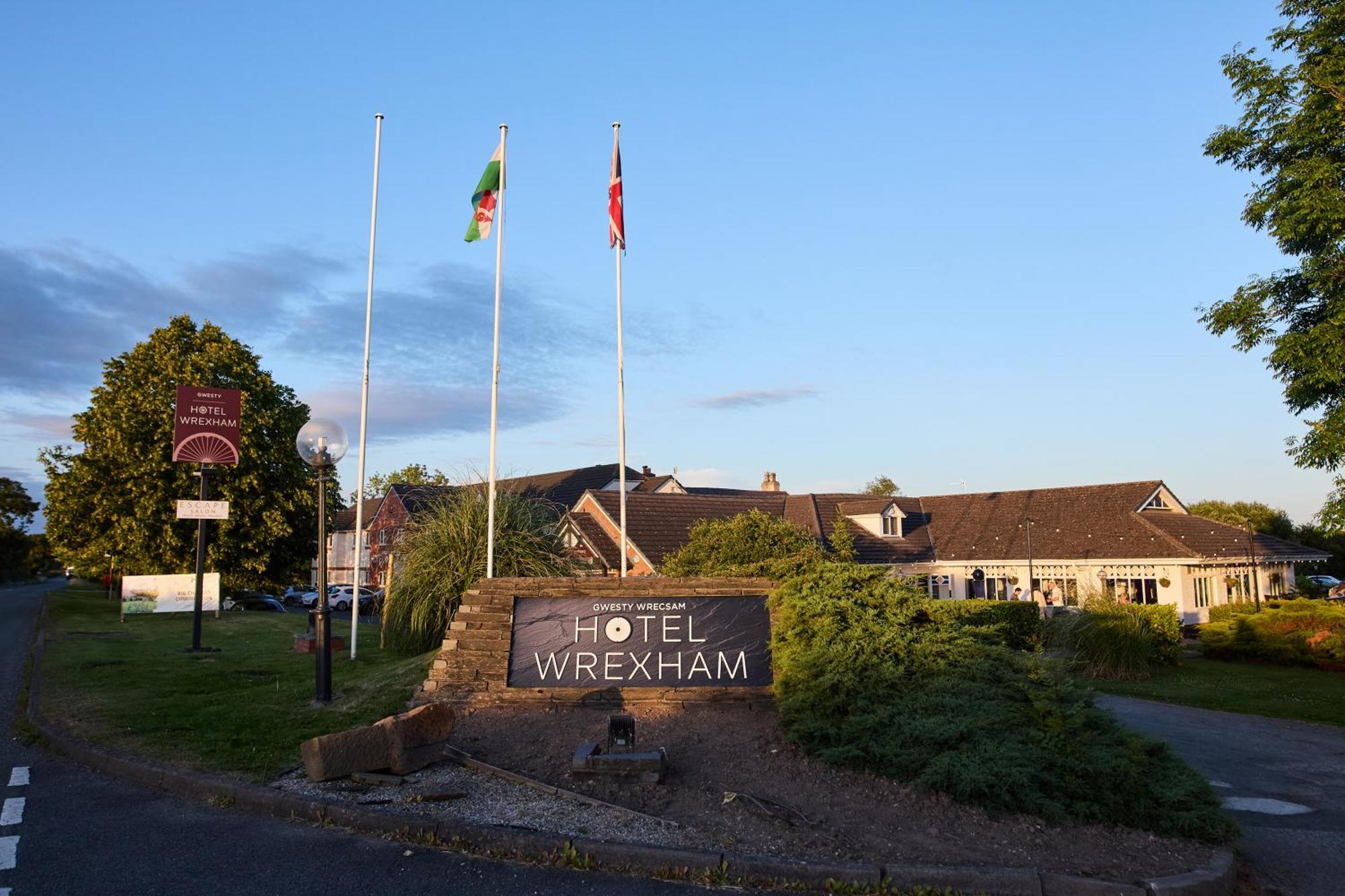 Hotel Wrexham Exterior photo